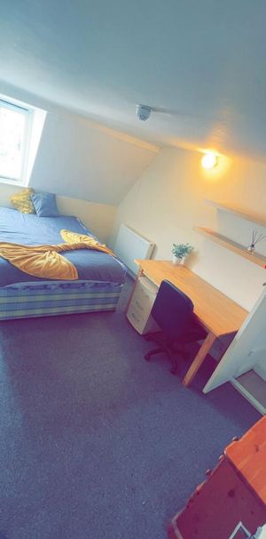 1 bedroom in a house share to rent - Photo 1