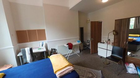 10 bedroom detached house to rent - Photo 3