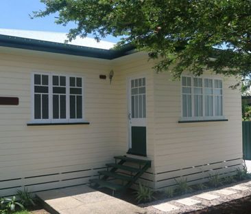 398 Mayers Street, Edge Hill QLD 4870 - House For Rent | Domain - Photo 2