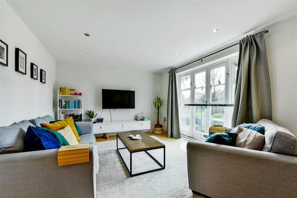 4 bedroom terraced house to rent - Photo 1