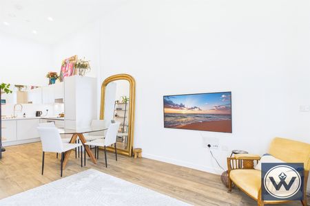 Apartment to Rent: Truscon House, Carnation Gardens, UB3 - Photo 3