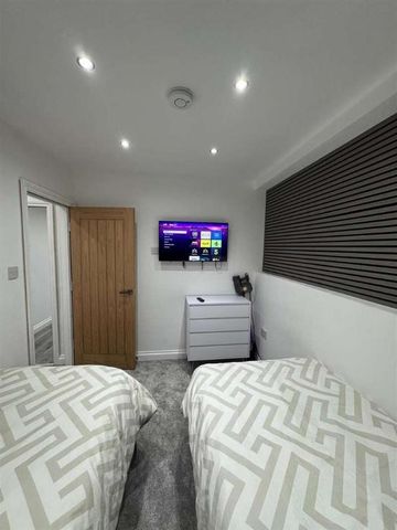 Burnage Lane, Manchester, M19 - Photo 5