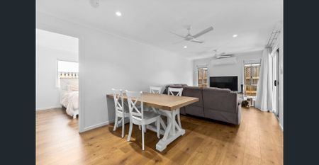 Contemporary Family Living with Outdoor Entertaining Appeal - Photo 4