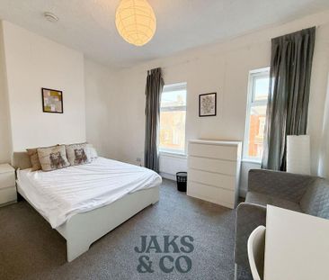 1 bedroom in a house share to rent - Photo 2