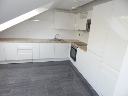 Helle und ruhige Dachgeschosswohnung im Innenhof mit Grünblick - Photo 4