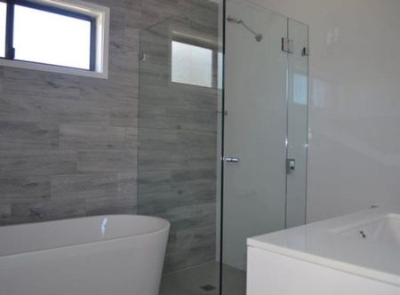 Killarney Vale - Photo 2