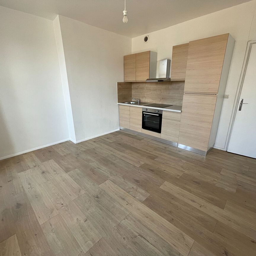 T2 de 31.66 m² , Place Louise de Bettignies, Vieux Lille réf 00697-001 - Photo 1