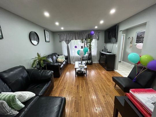 Main level three bedroom home for rent in London Ontario - Photo 1