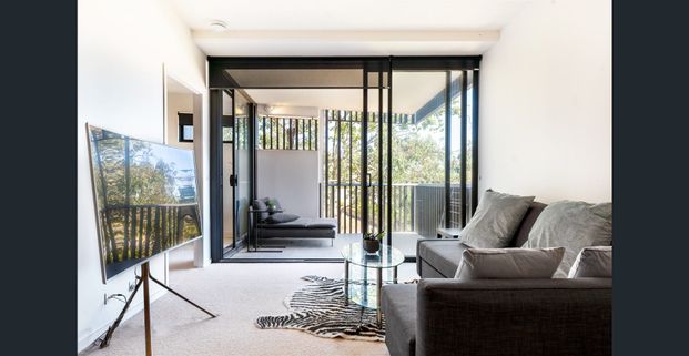 Modern stylish 2 bedrooms 2bathrooms apartment situated in Dutton Park - Photo 1