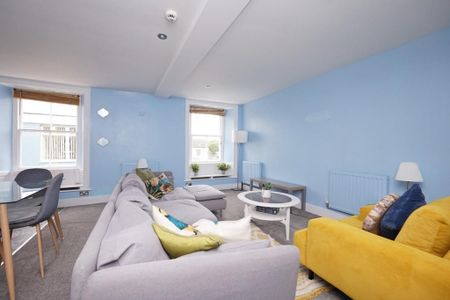 4 bedroom flat to rent - Photo 2
