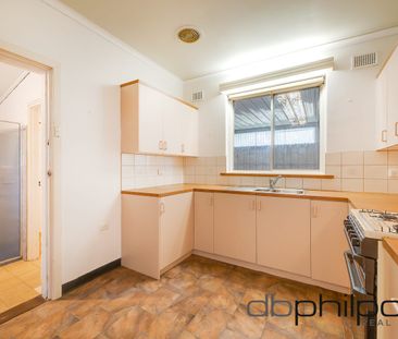 3 BEDROOM HOME IN BLAIR ATHOL - Photo 4