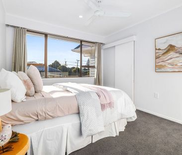 3 bedroom family home in Raumati Beach - Photo 4