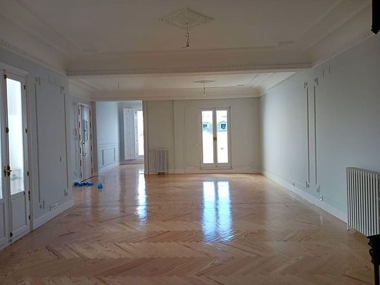 3 bedroom luxury penthouse for rent in Madrid, Spain - Photo 1