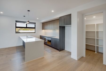 Luxury Living in the Heart of Indooroopilly! - Photo 5