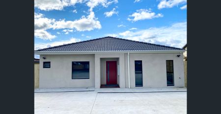 FULLY Furnished STUDIO ROOM in perfect location! - Photo 3