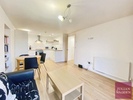 1 bedroom flat to rent - Photo 2