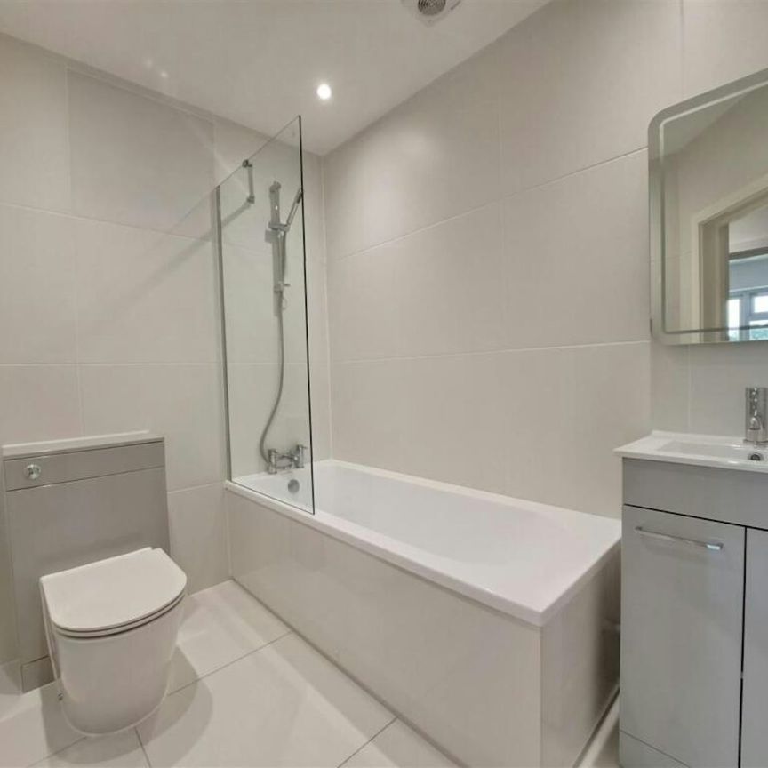 Detached house to rent on - Photo 1