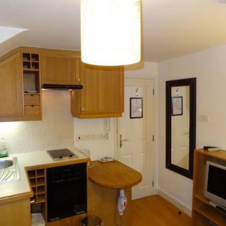 Studio to rent - Photo 1
