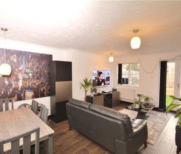 Kings Road, Egham, Surrey, TW20 9BN - Photo 2