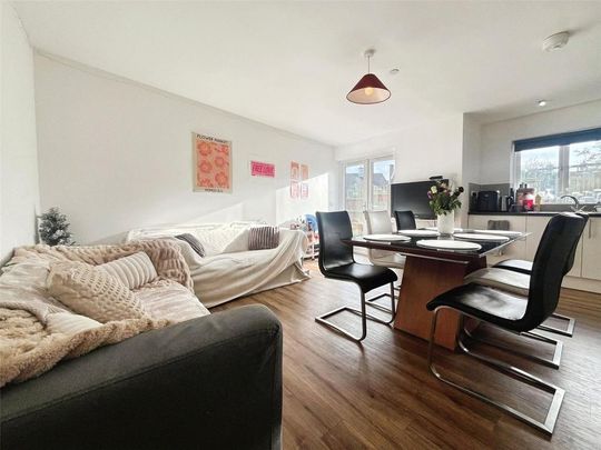 6 bedroom detached house to rent - Photo 1