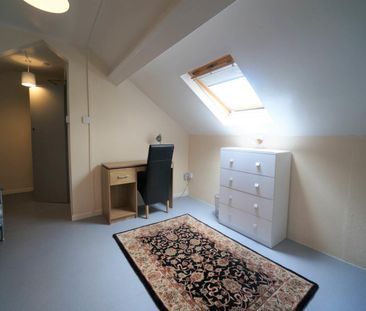 Flat 2, 67 High Street - Photo 1