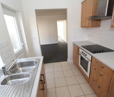 2 bedroom terraced house to rent - Photo 2