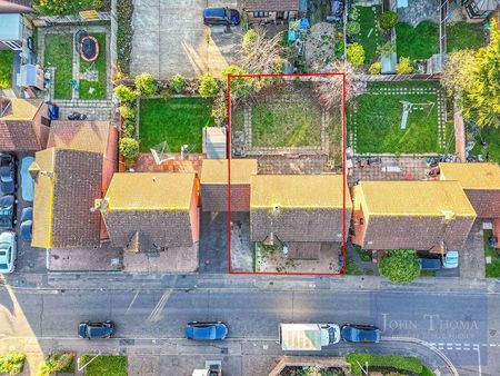 4 bedroom detached house to rent - Photo 3