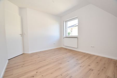 Großzügige Doppelhaushälfte mit Einbauküche und Garage in ruhiger Lage in der Stadt Friesoythe - Photo 2