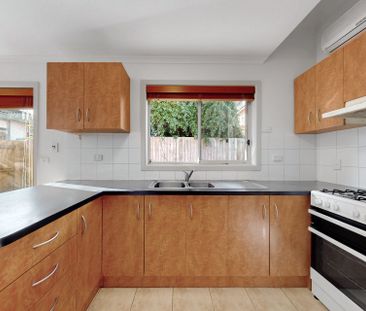 Bright & Fresh 2-Bedroom House in the Heart of Brunswick - Photo 5