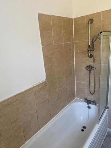 4 bedroom flat to rent - Photo 2