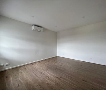 THREE BEDROOM TOWNHOUSE IN THE HEART OF CLAYTON SOUTH - Photo 6