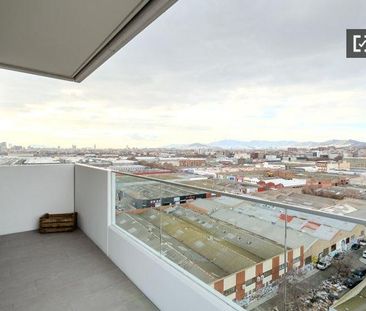 2 room luxury Apartment for rent in Badalona, Catalonia - Photo 3