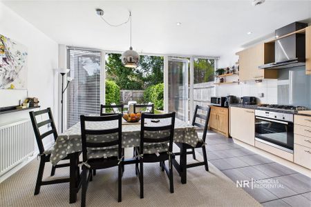 3 bedroom terraced house to rent - Photo 5