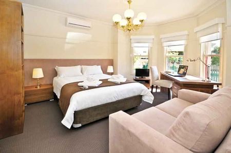 Room 3 (Ensuite) - Photo 3