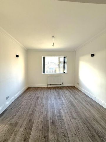 4 bedroom semi-detached house to rent - Photo 3