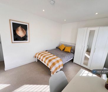 1 bedroom in a house share to rent - Photo 6