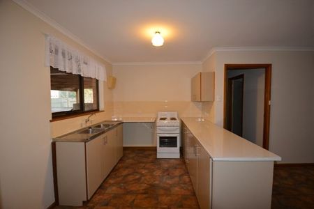 Family Home on the West side - Photo 2