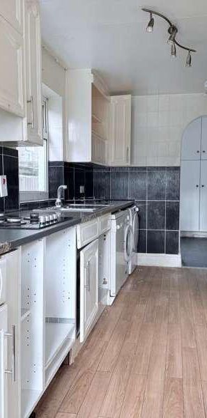 Surbiton, Surrey, KT5 - Photo 1