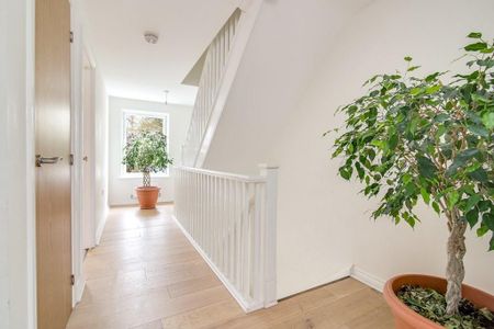 4 bedroom semi-detached house to rent - Photo 5