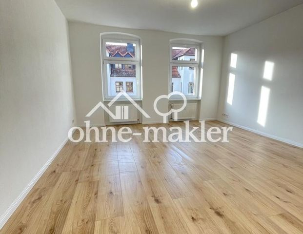 Frisch sanierte 3- RaumWohnung mit EBK, Balkon und toller Aussicht - Photo 1
