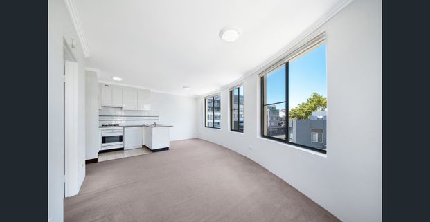 IDEALLY LOCATED APARTMENT! - Photo 1