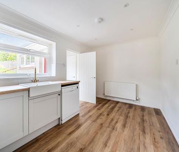 3 bedroom semi-detached house to rent - Photo 2
