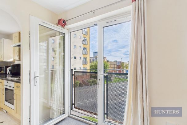 1 bedroom Flat To Let - Photo 1