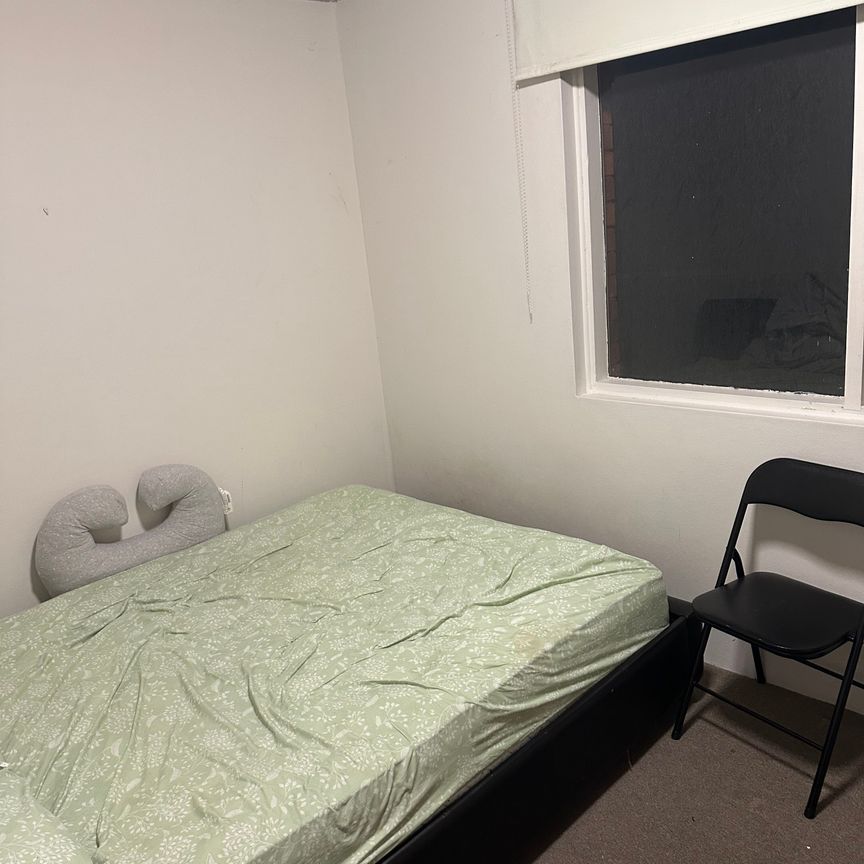 Kensington - Photo 1