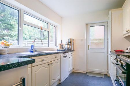 3 bedroom semi-detached house to rent - Photo 5
