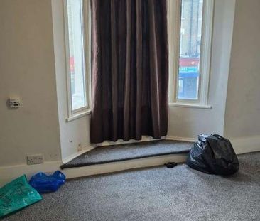 Katherine Road, E7 - Photo 1