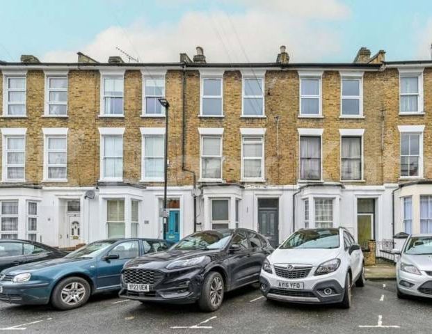 4 Large double bedroom property perfect for Student or Professional sharers - Photo 1