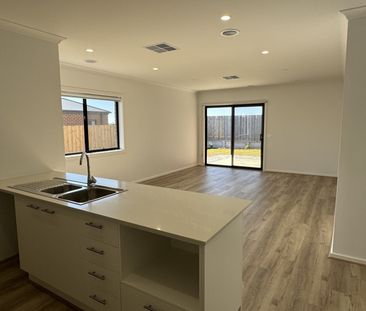 New Four Bedroom Family Home - Photo 5