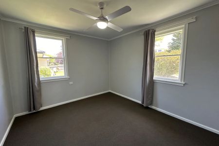 Well-appointed 3 Bedroom Home Available on a 12 Month Lease - Photo 5