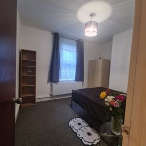 Room in a Shared Flat, St. Michael's Road, SW9 - Photo 2